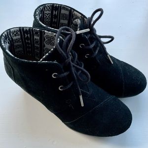 TOMS Desert Wedge Black Suede Bootie